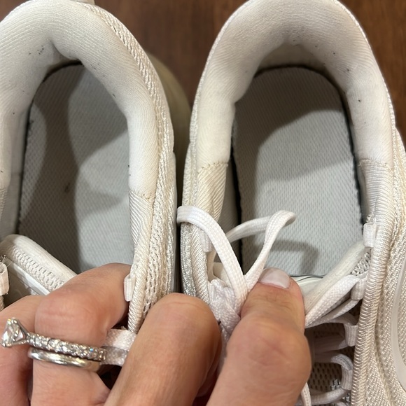 Nike Air Max. Size 5Y or 6.5 women.  Nike Air Max 720 Metallic Platinum - Picture 5 of 8